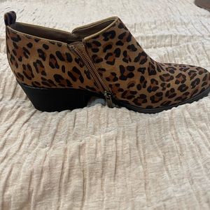 X Appeal NWOT  Cheetah Ankle Boot Side Zip Size 10
